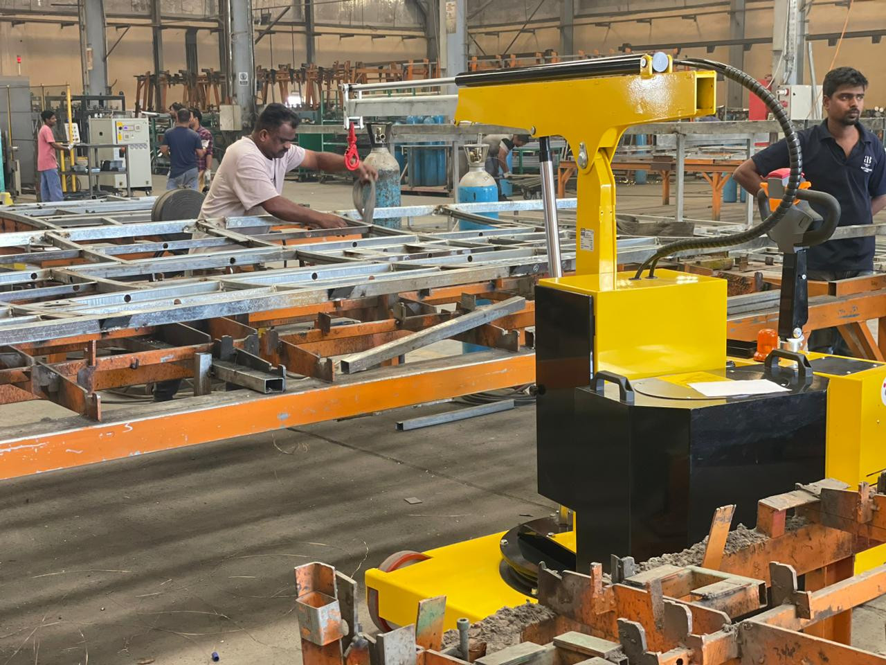 lifting long aluminium frame